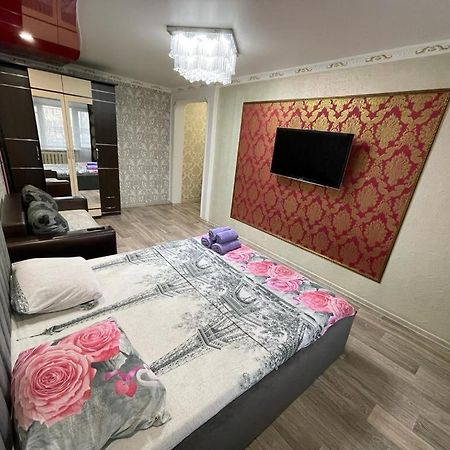 Лермонтова 91 Apartamento Pavlodar Exterior foto