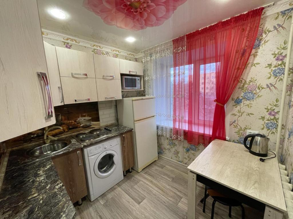 Лермонтова 91 Apartamento Pavlodar Exterior foto